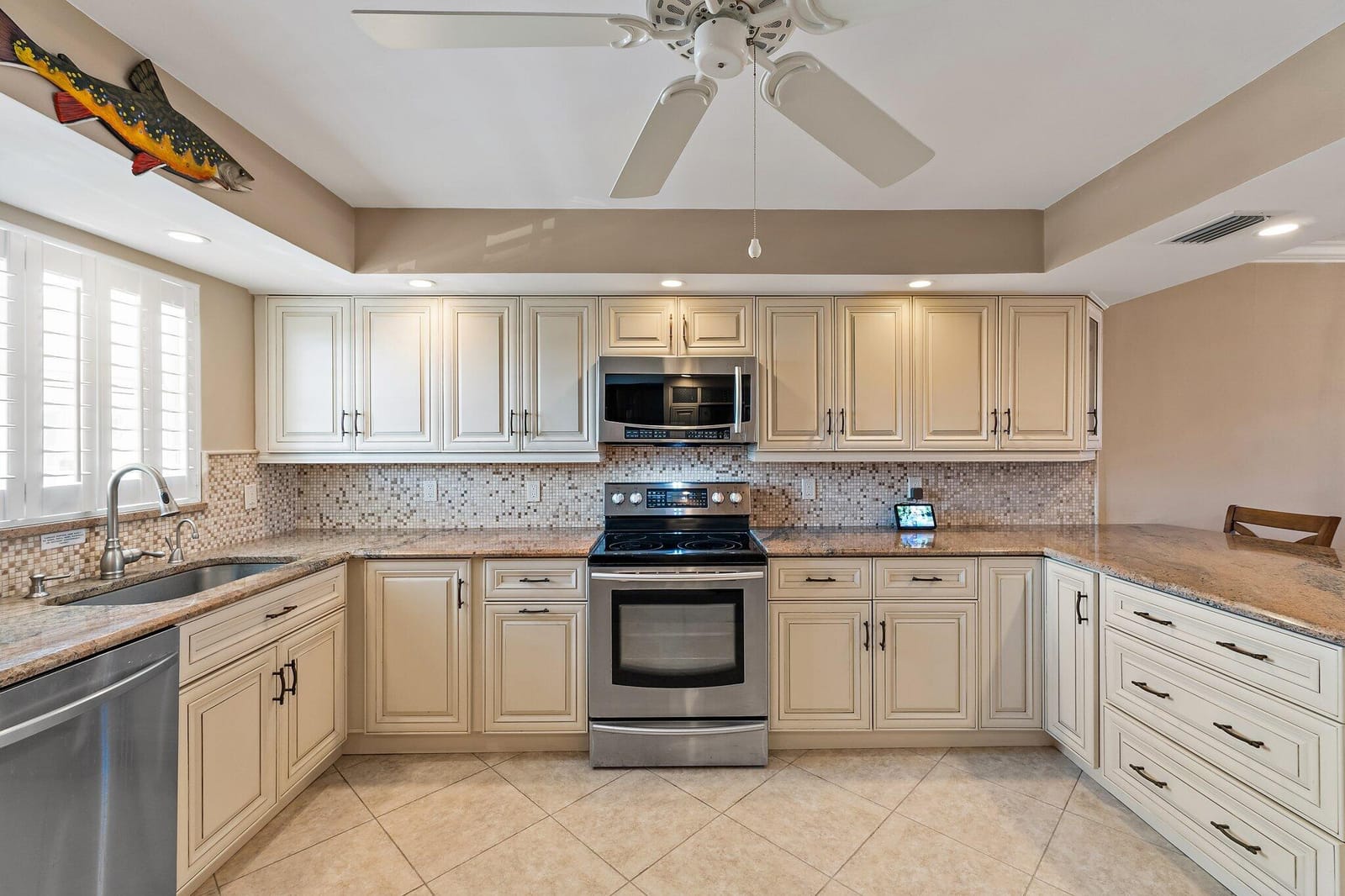 36 Yacht Club Drive 402 — photo 8
