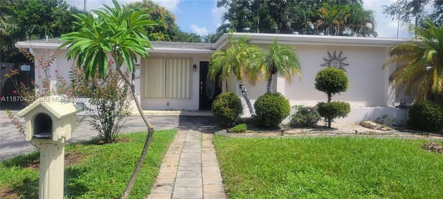 6321 Farragut Street, Hollywood, FL 33024