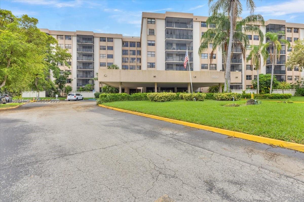 900 NE 195th Street 607, Miami, FL 33179, Miami