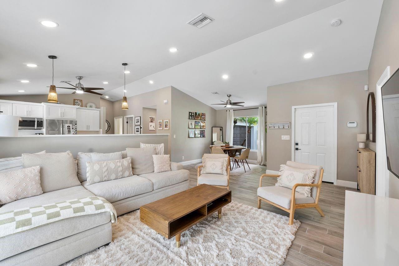 4061 NW 54th Court — photo 8