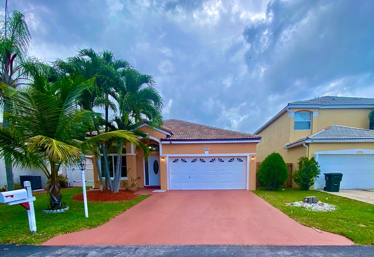 235 Wedgewood Circle, Greenacres, FL 33463