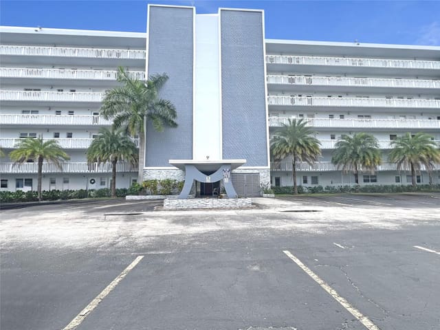 320 NE 12th Avenue 408, Hallandale Beach, FL 33009
