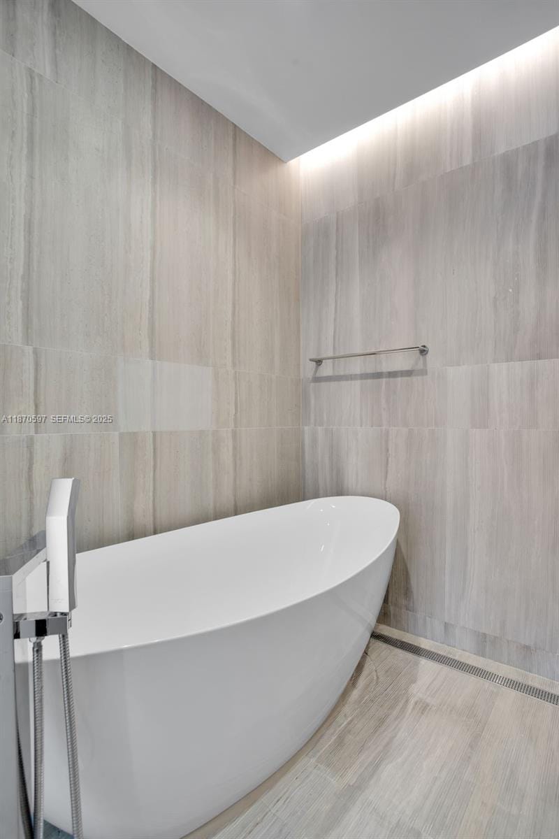 5775 Collins Avenue 1105, Miami Beach, FL 33140 photo 29