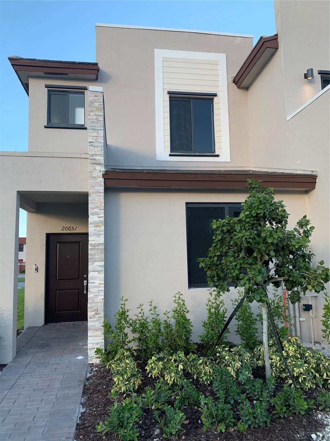 20651 7 Place, Miami, FL 33179