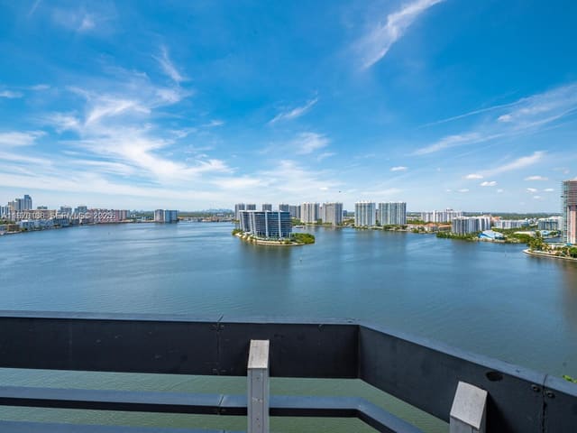 19101 NE 36th Court 2501, Aventura, FL 33180