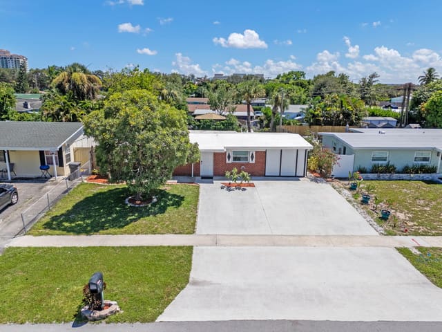 3852 Catalina Road, sold in Cabana Colony, Palm Beach Gardens, FL