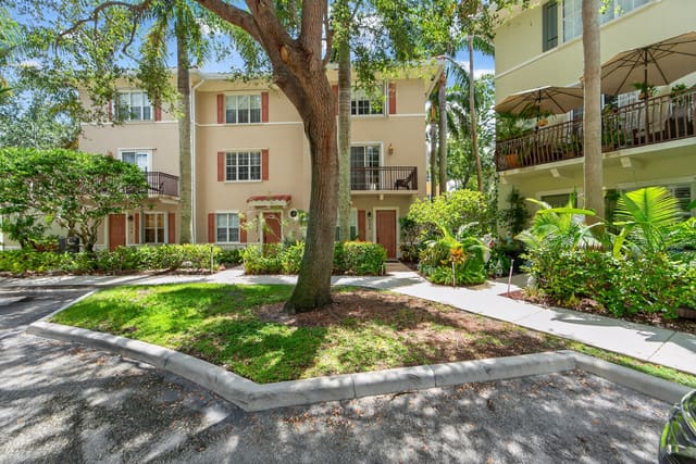 120 Powell Lane, Jupiter, FL 33458