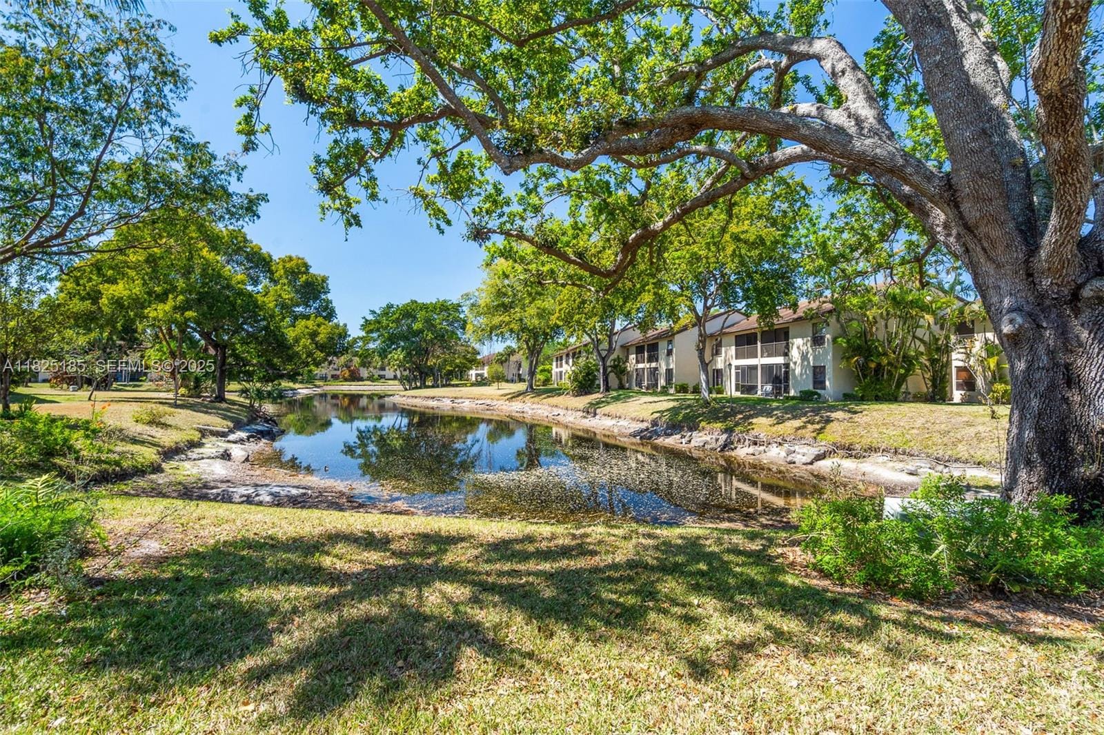 3059 S Carambola S Circle 2330 — photo 2