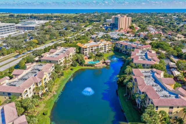 300 Uno Lago Drive 101, Juno Beach, FL 33408