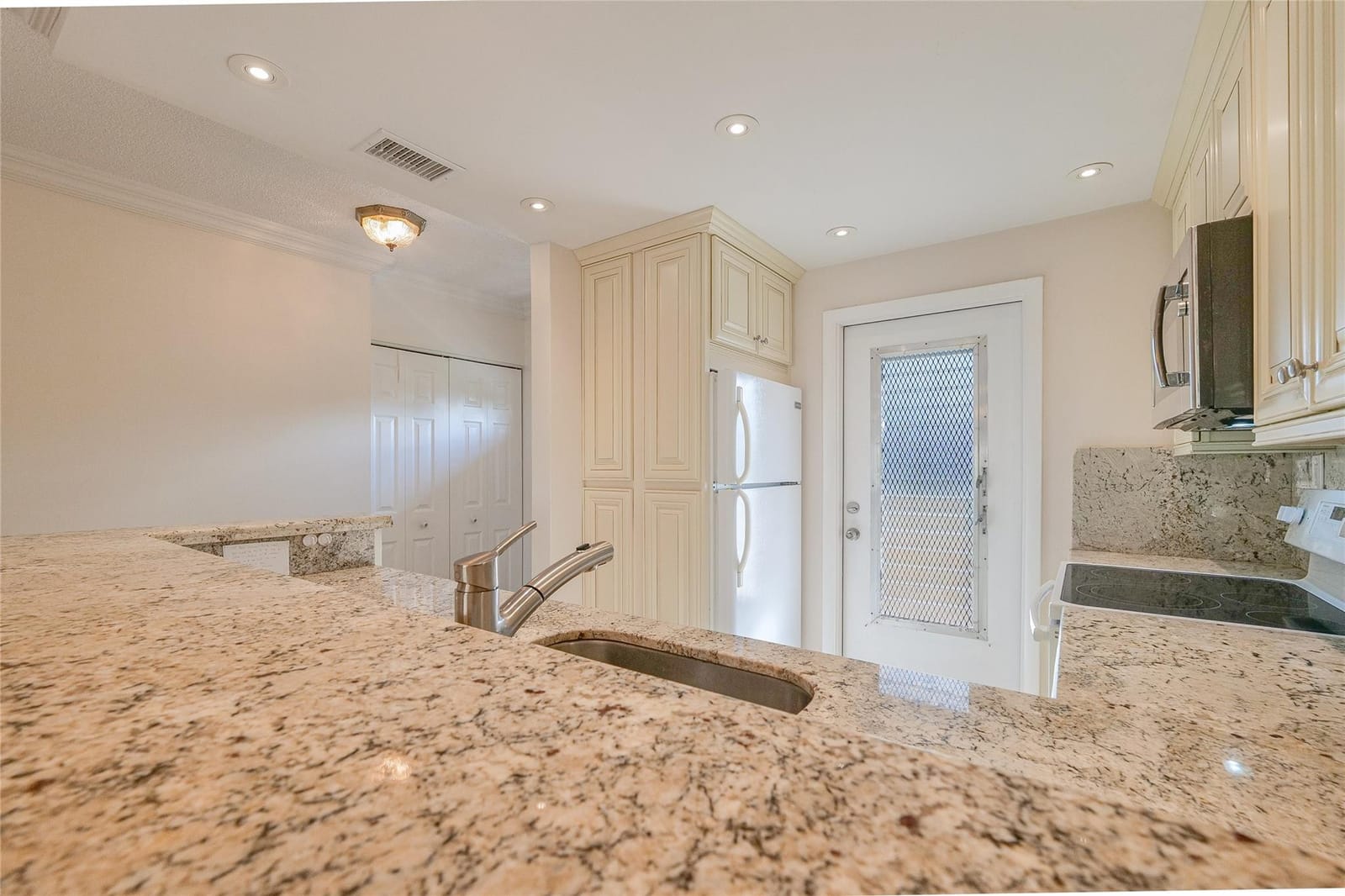 5071 W Oakland Park Boulevard 204, Lauderdale Lakes, FL 33313 photo 15