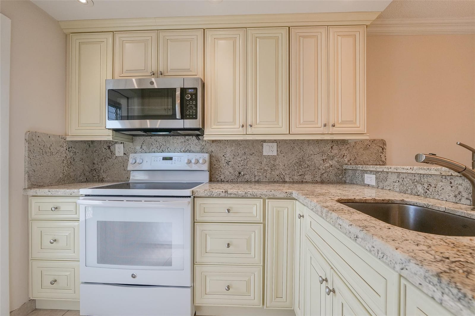 5071 W Oakland Park Boulevard 204, Lauderdale Lakes, FL 33313 photo 18