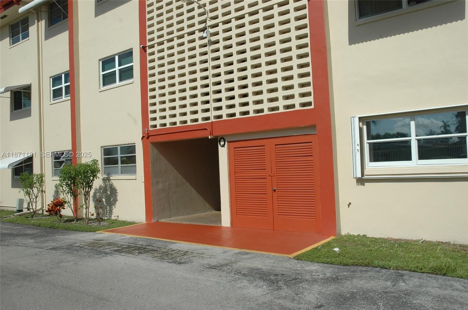 5300 Washington Street Q307 — photo 2
