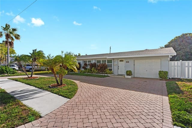605 SE 8th Avenue, sold in Deerfield Beach Gardens, Deerfield Beach, FL