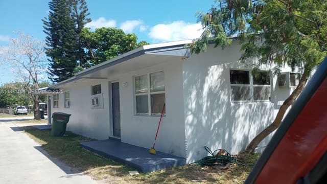 1140 NW 9th Street, sold in Mcclure Manors, Homestead, FL