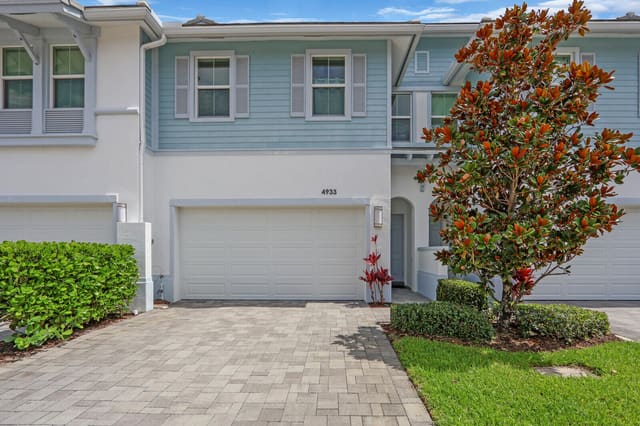 4933 Pointe Midtown Way, sold in Pointe Midtown, Palm Beach Gardens, FL