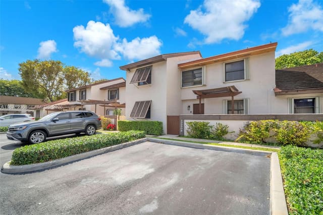 13350 SW 88th Terrace B, Miami, FL 33186