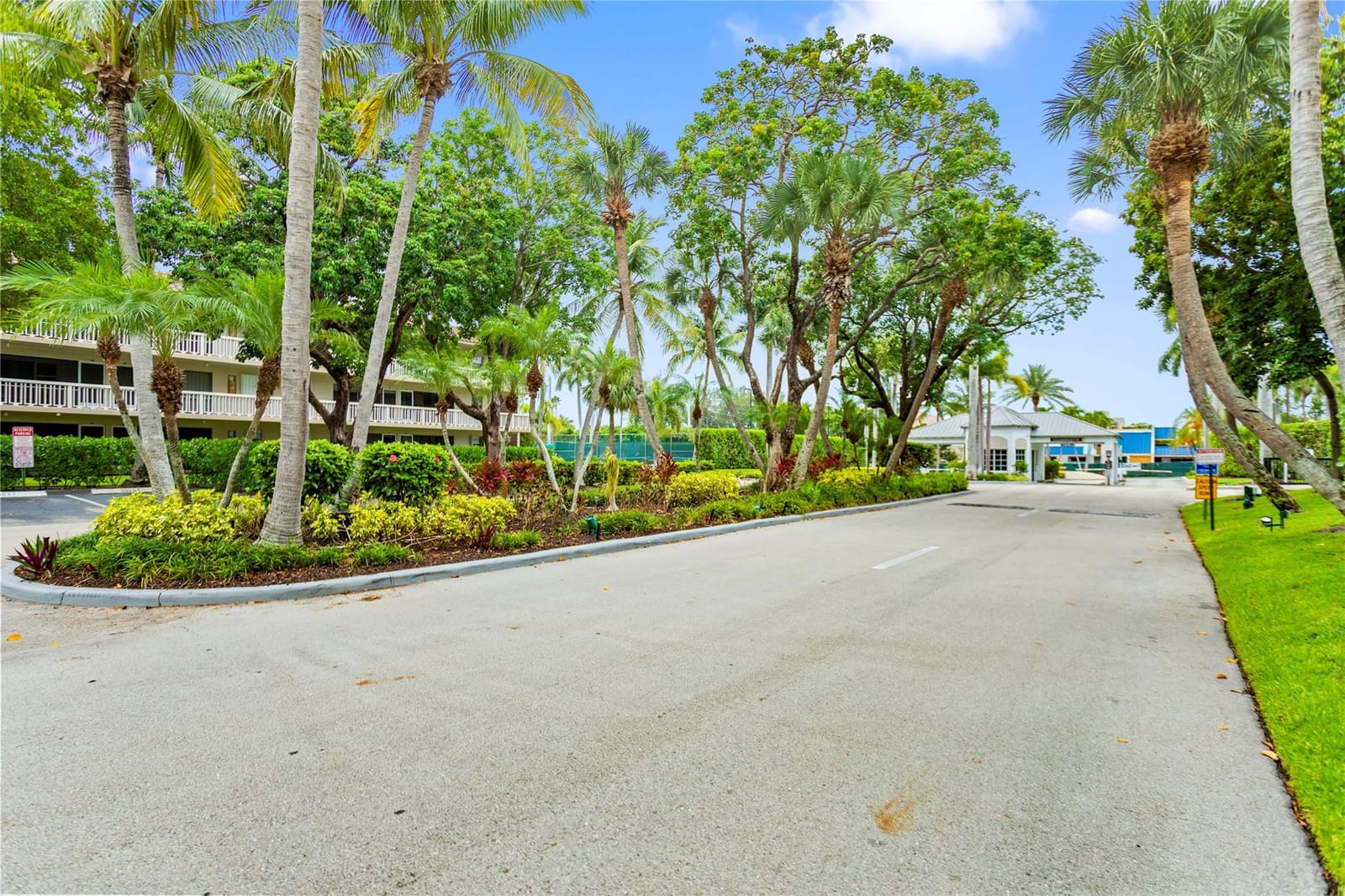 16 Royal Palm Way 302 — photo 2