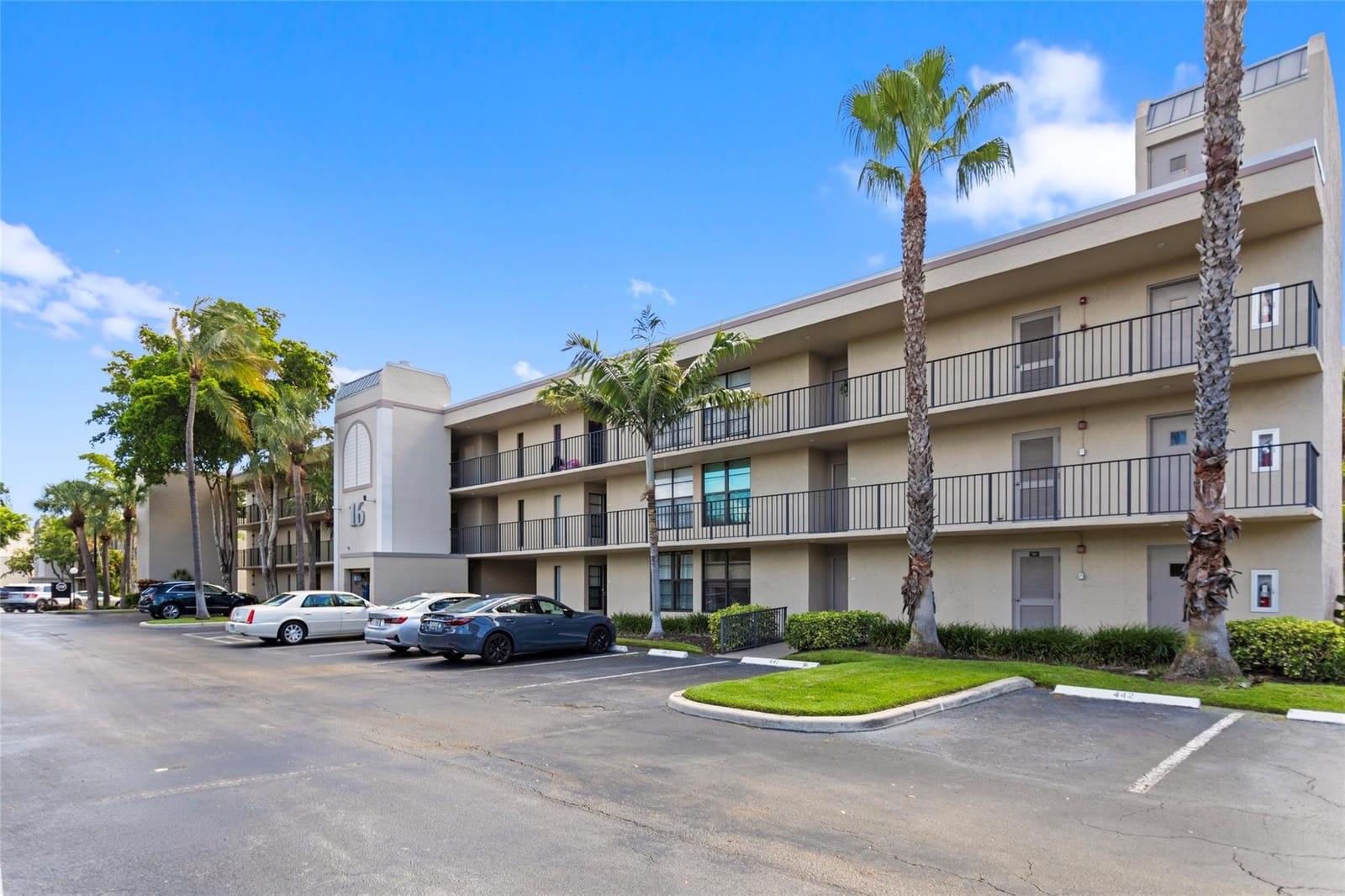 16 Royal Palm Way 302 — photo 3