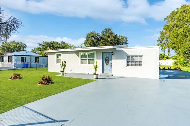 134 Miami Gardens Road, West Park, FL 33023