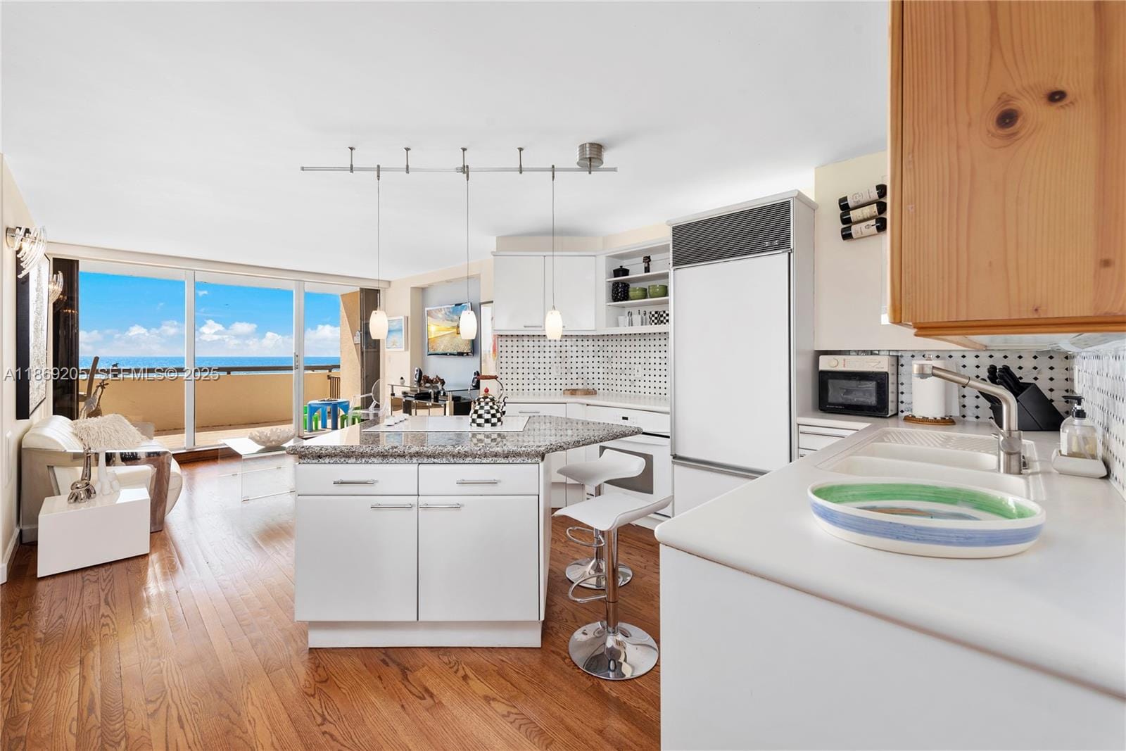 2555 Collins Avenue 607, Miami Beach, FL 33140 photo 21
