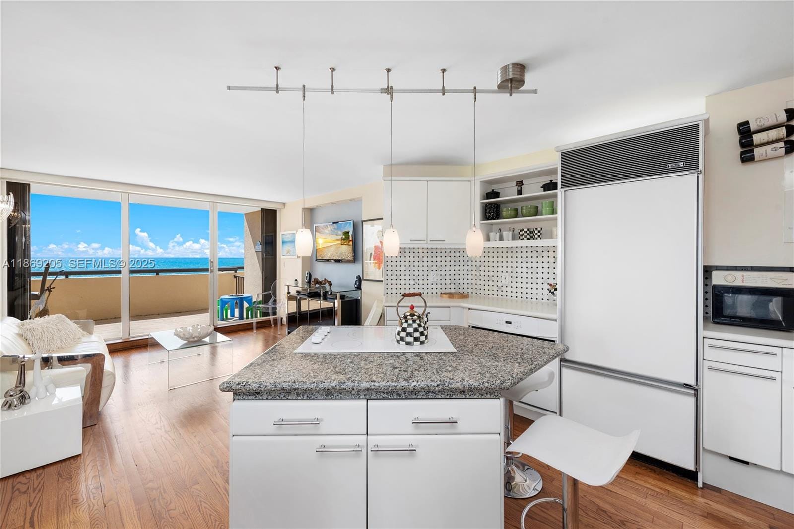 2555 Collins Avenue 607, Miami Beach, FL 33140 photo 22