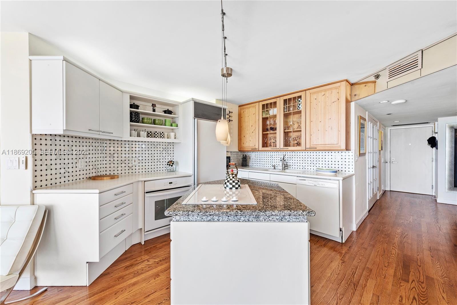 2555 Collins Avenue 607, Miami Beach, FL 33140 photo 27