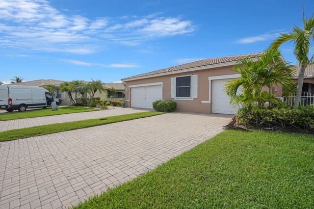 8550 Water Cay, sold in Andros Isle Par F, West Palm Beach, FL