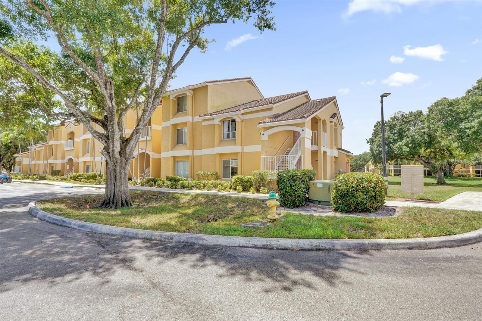 2371 NW 33rd Street 706, Oakland Park, FL 33309