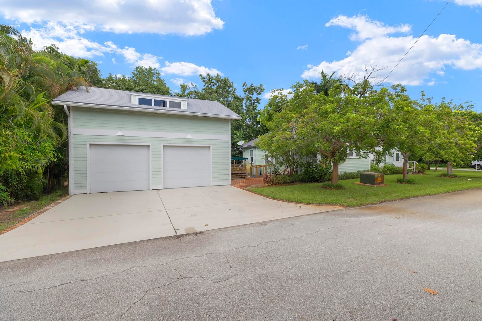 702 N Swinton Avenue — photo 6