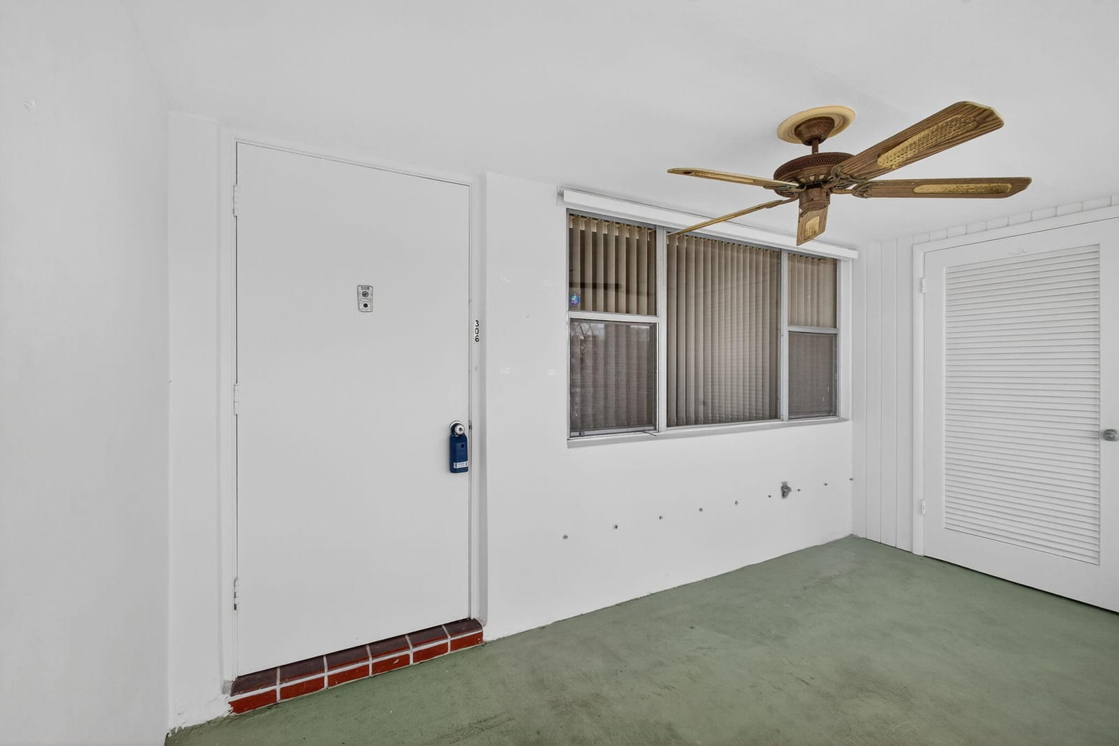111 Shore Court 306 — photo 11