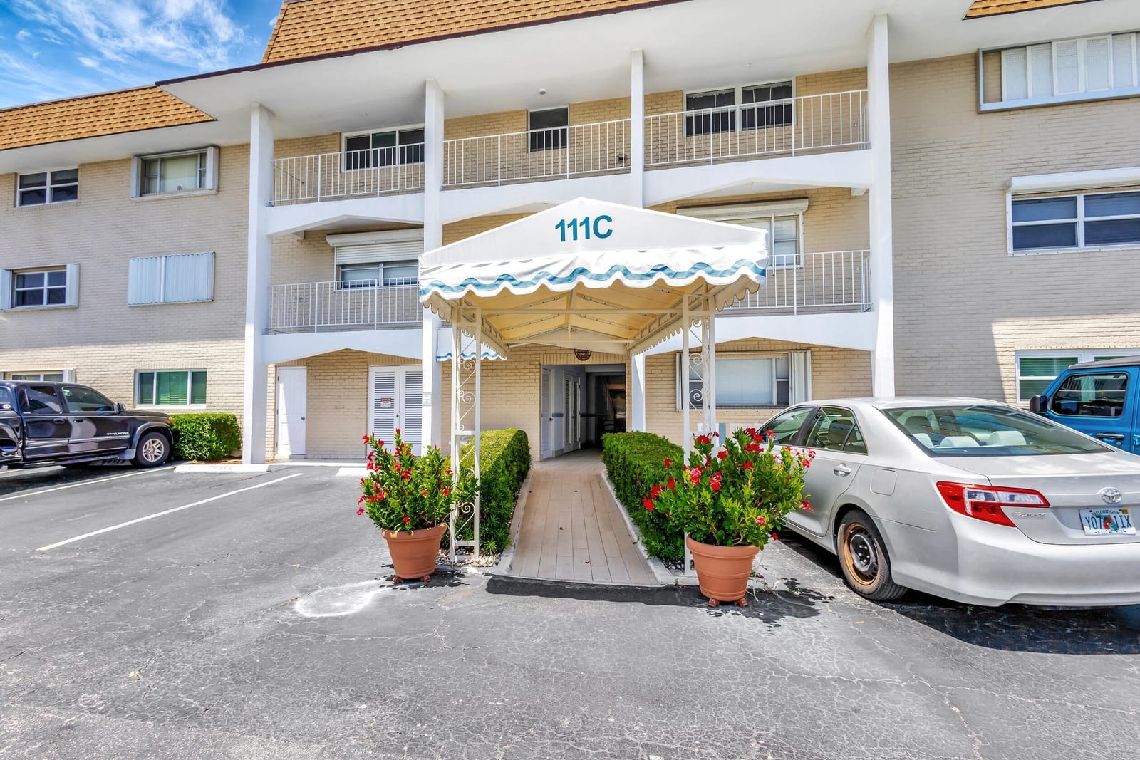 111 Shore Court 306 — photo 6