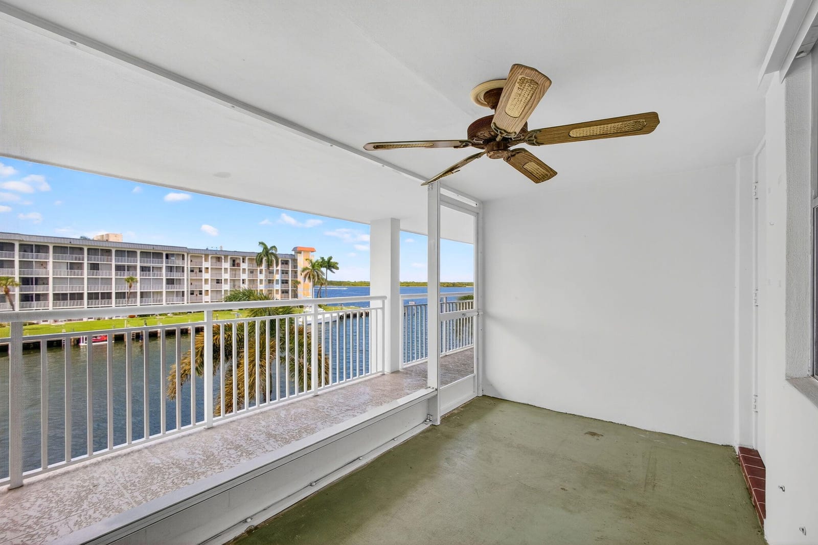 111 Shore Court 306 — photo 10