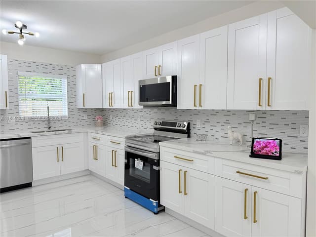 2339 NW 13th Street, Fort Lauderdale, FL 33311