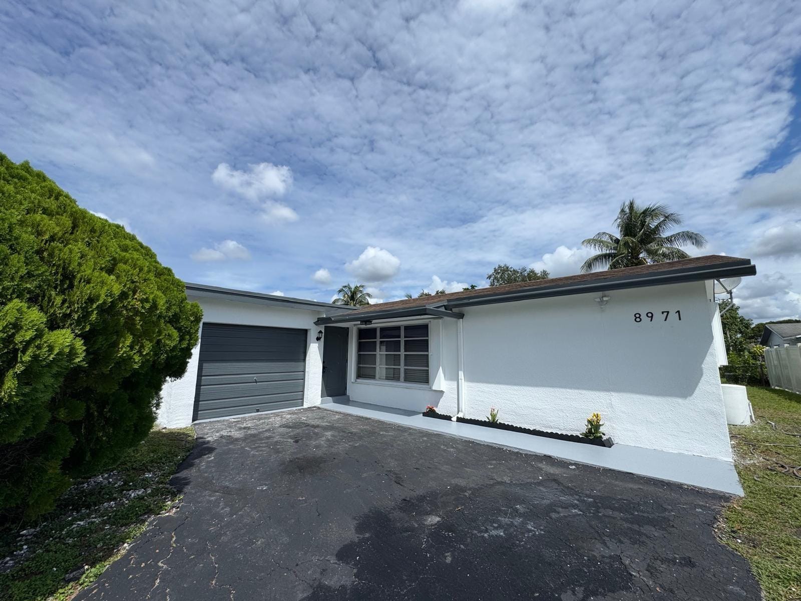8971 NW 8th Street, Pembroke Pines, FL 33024