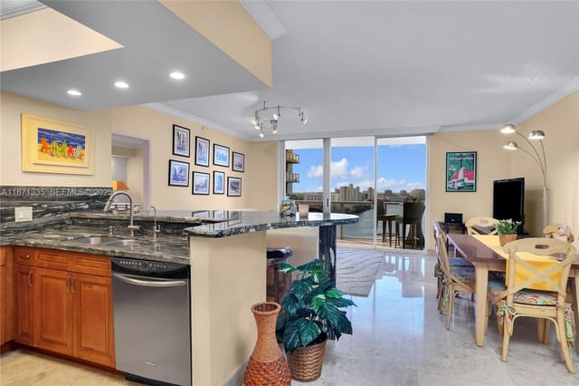 5077 NW 7th Street 1202, Miami, FL 33126