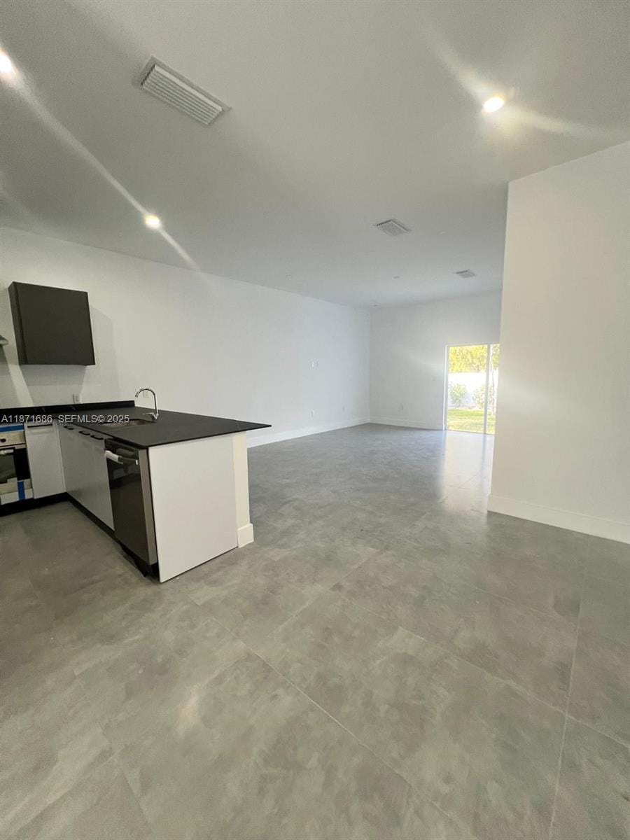 2421 NW 23rd Lane — photo 4