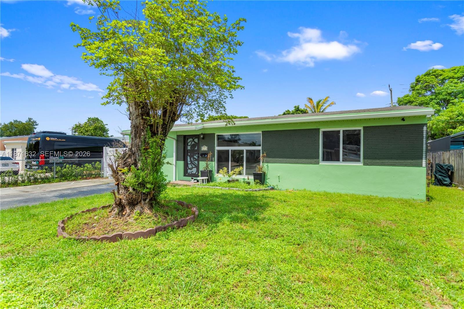 6611 Park Street, Hollywood, FL 33024