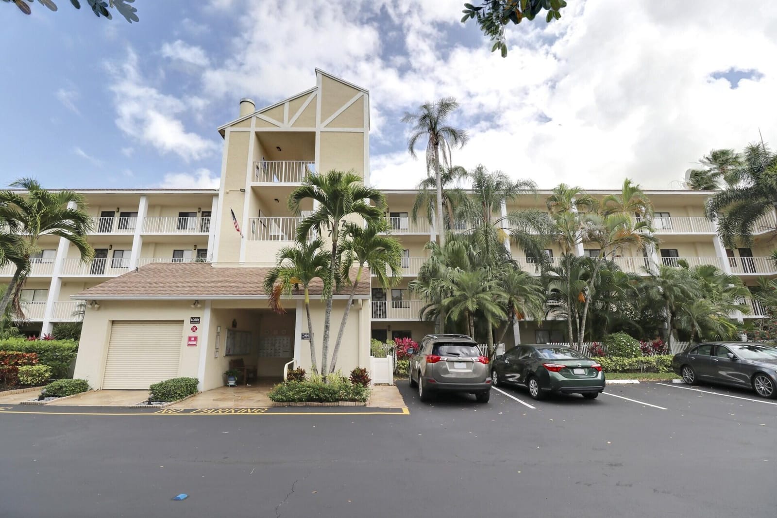 7270 Ashford Place 106 — photo 4