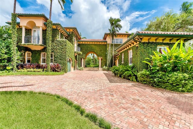 104 Paloma Drive, Coral Gables, FL 33143