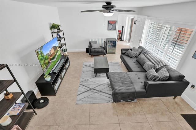 9112B SW 20th Street, Davie, FL 33324