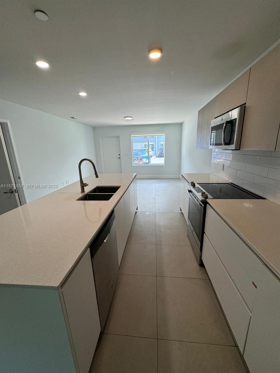 2555 NE 193rd Street 2106, Miami, FL 33180, Miami