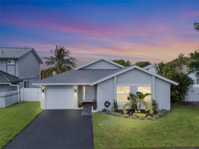 910 SW 99th Avenue, Pembroke Pines, FL 33025