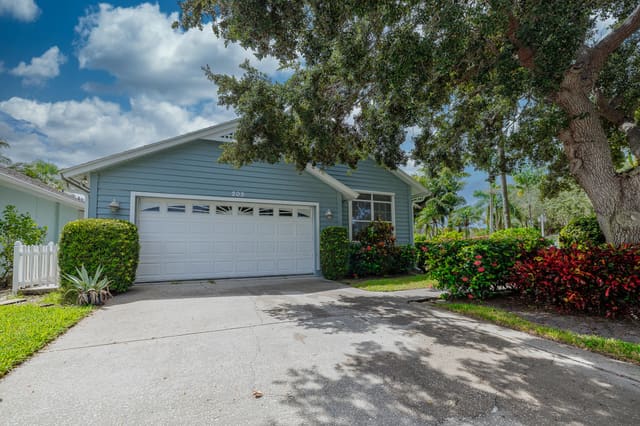 205 Garden Grove Parkway, Vero Beach, FL 32962