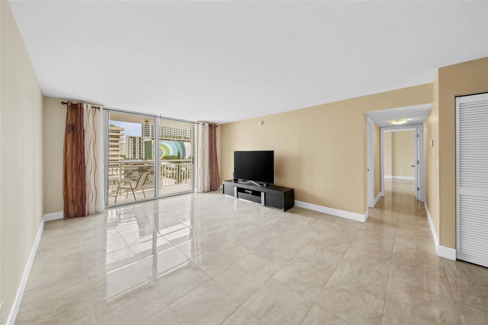 1849 S Ocean Drive 711 — photo 6