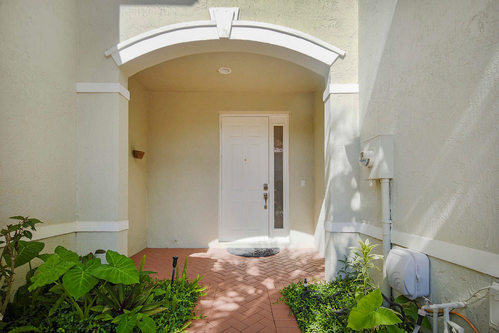 6135 Seminole Gardens Circle E, Riviera Beach, FL 33418 photo 2