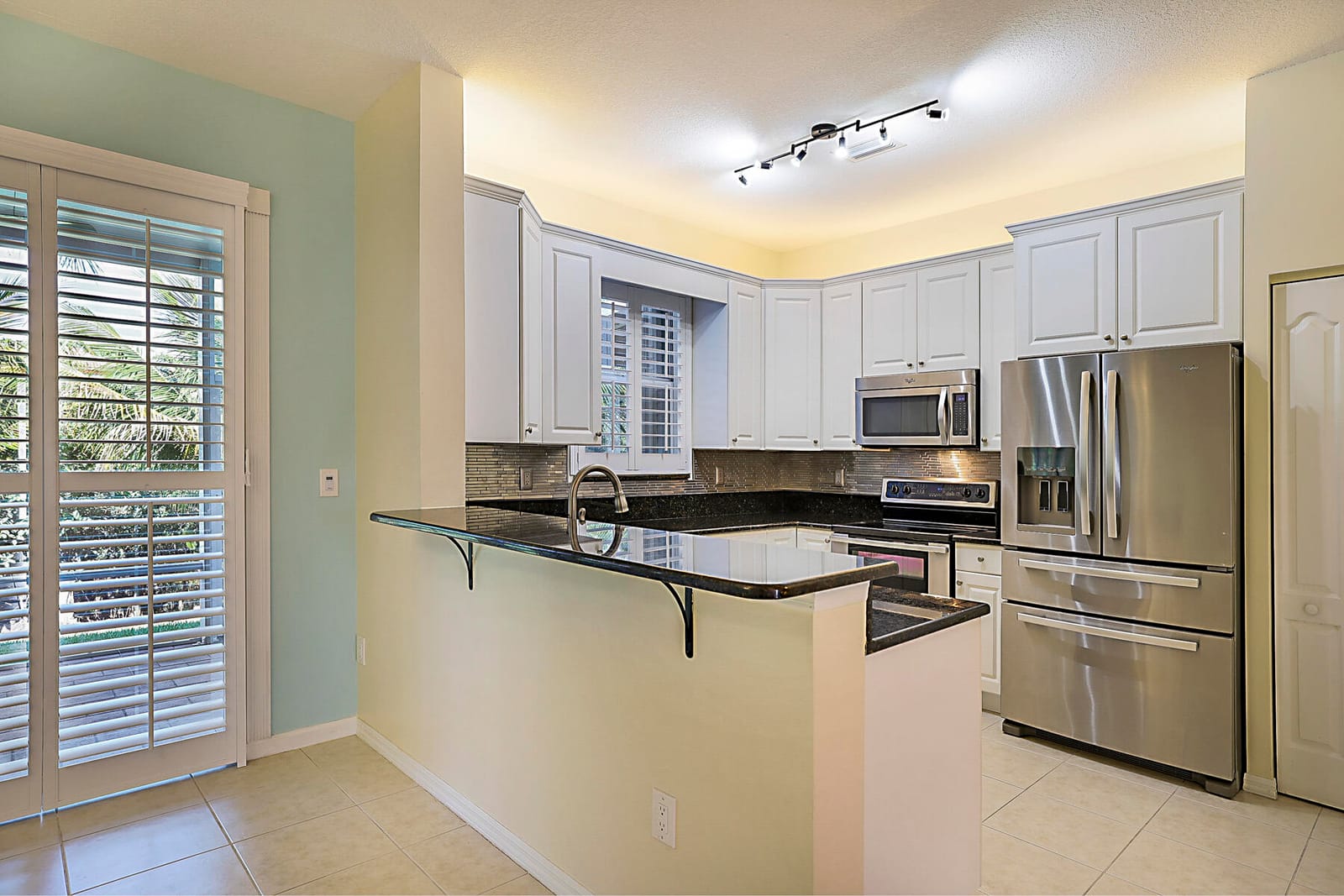 6135 Seminole Gardens Circle E, Riviera Beach, FL 33418 photo 11