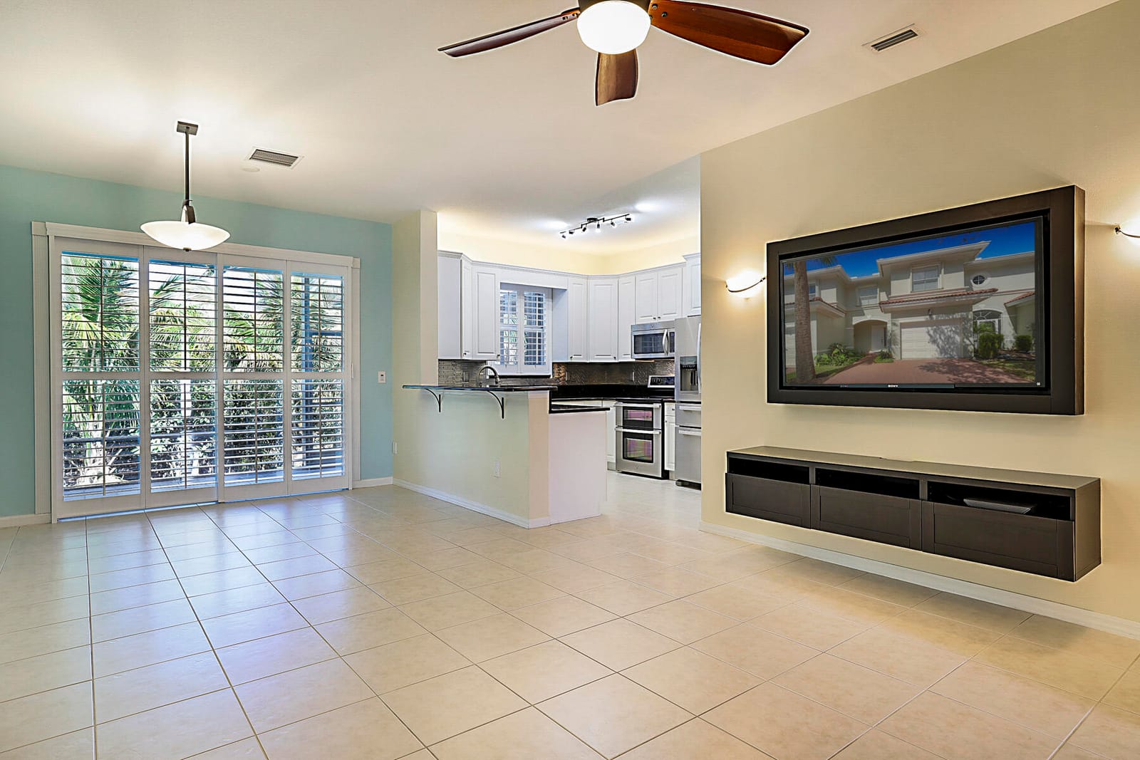 6135 Seminole Gardens Circle E, Riviera Beach, FL 33418 photo 10