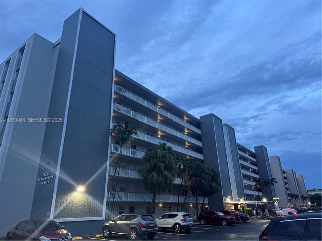 420 NE 12th Avenue 404, sold in Meadowbrook Condo Apts Bl, Hallandale Beach, FL
