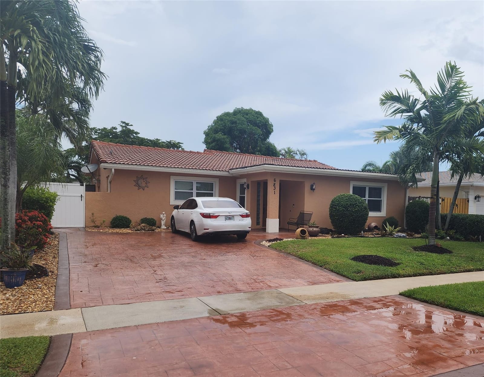 6831 NW 81st Place, Tamarac, FL 33321