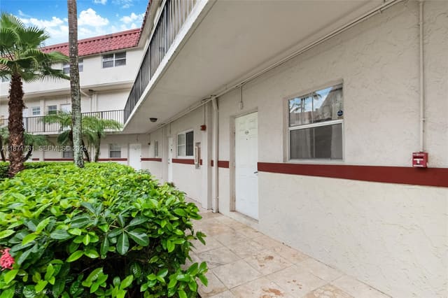 8650 SW 67th Avenue 1018, sold in Villas Of Pinecrest Condo, Pinecrest, FL